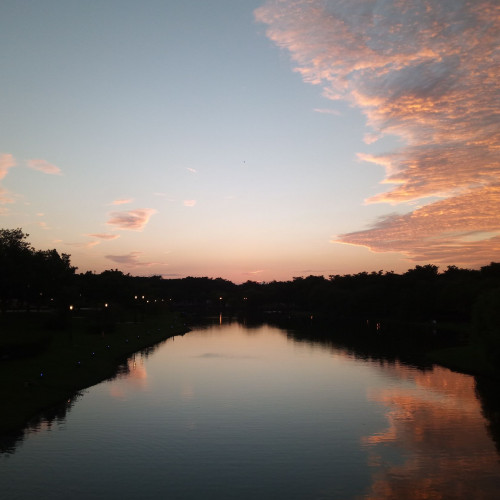 蹺蹺板上的時鐘